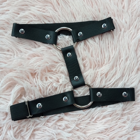 SOLD OUT Vegan leather dbl O ring sexy thigh garter! 😍 adjustable for all thigh - Picture 8 of 11
